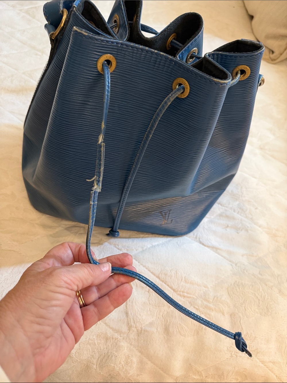 Louis Vuitton Navy Epi Leather Drawstring Shoulder Bag - Picture 6 of 9